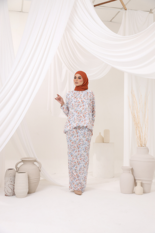 KURUNG EMBRACE - DANIELA IN WHITE BRICK