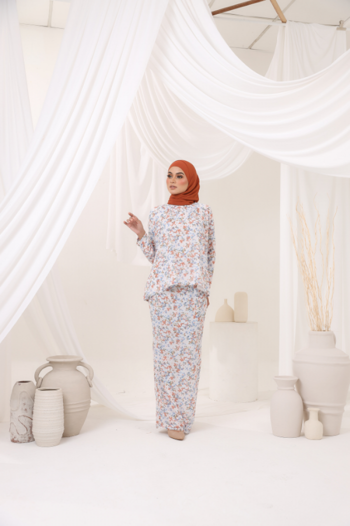KURUNG EMBRACE - DANIELA IN WHITE BRICK