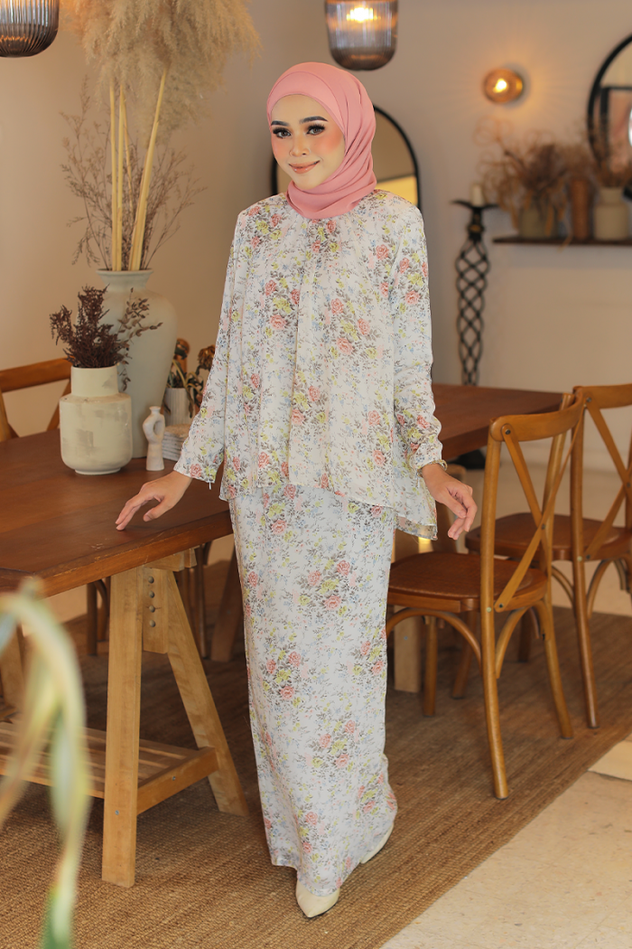 KURUNG EMBRACE - IVORY IN WHITE