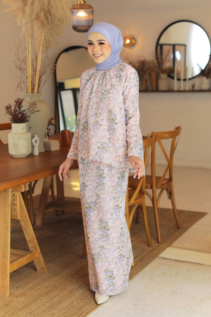 KURUNG EMBRACE - MARGARET IN SOFT PINK