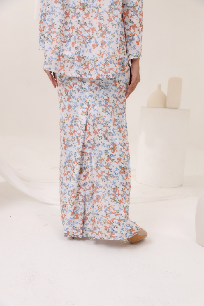 KURUNG EMBRACE - DANIELA IN WHITE BRICK