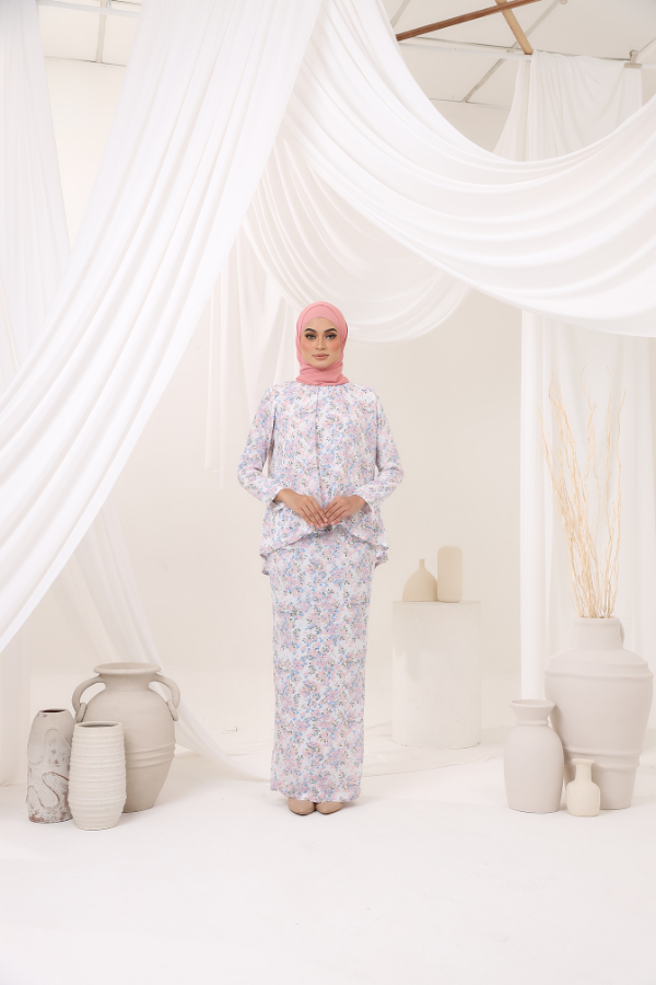 KURUNG EMBRACE - DANIELA IN WHITE PINK