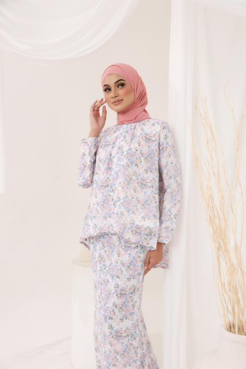 KURUNG EMBRACE - DANIELA IN WHITE PINK