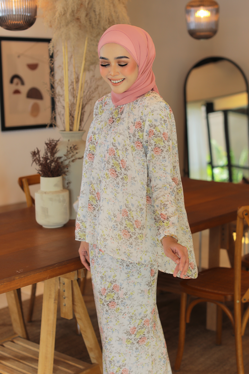 KURUNG EMBRACE - IVORY IN WHITE