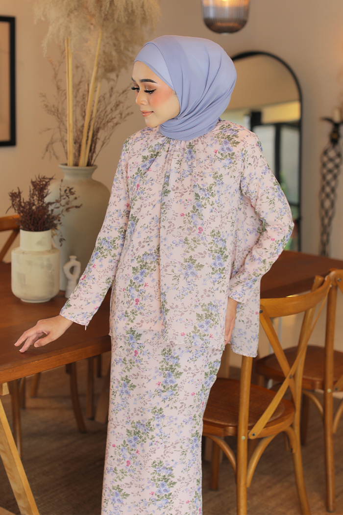 KURUNG EMBRACE - MARGARET IN SOFT PINK