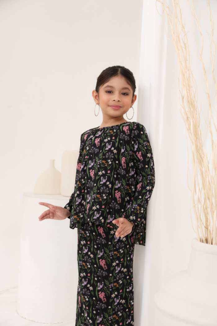 KURUNG EMBRACE KIDS - ALAYNA IN BLACK