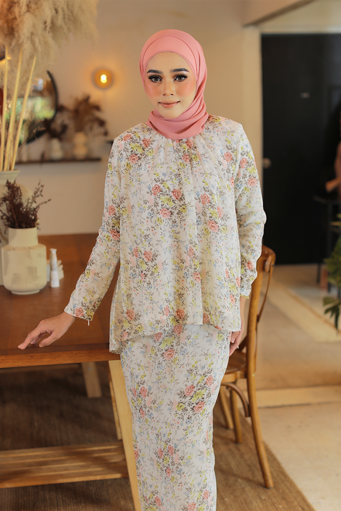 KURUNG EMBRACE - IVORY IN WHITE