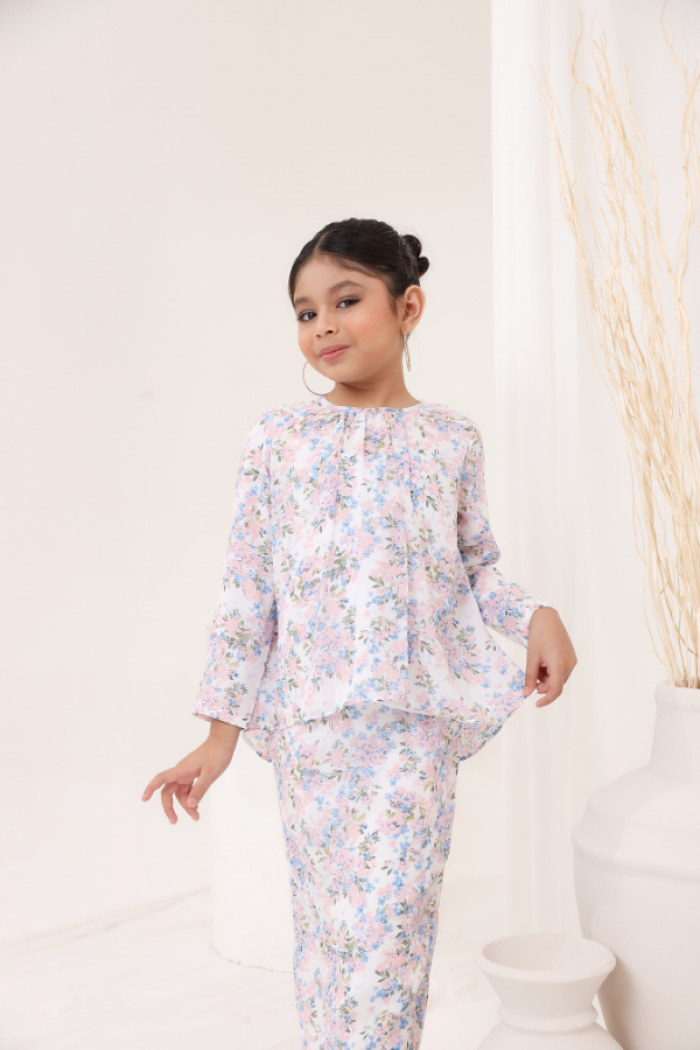 KURUNG EMBRACE KIDS - DANIELA IN WHITE PINK
