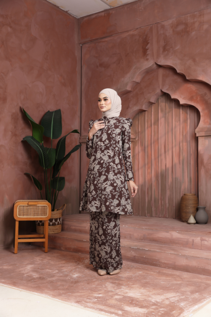 KURUNG FLORENCE - OLEANDER IN RICH BROWN