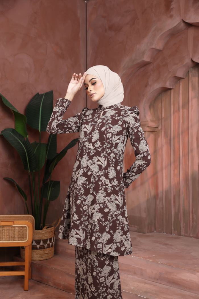 KURUNG FLORENCE - OLEANDER IN RICH BROWN