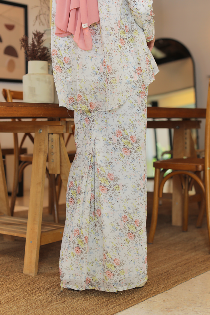 KURUNG EMBRACE - IVORY IN WHITE