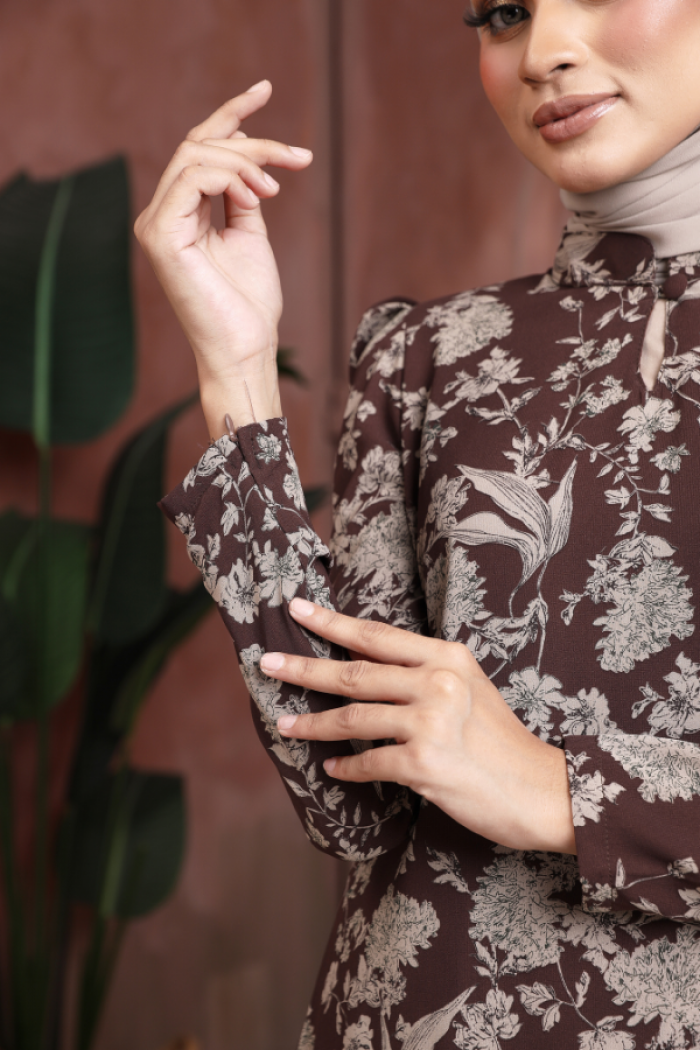KURUNG FLORENCE - OLEANDER IN RICH BROWN