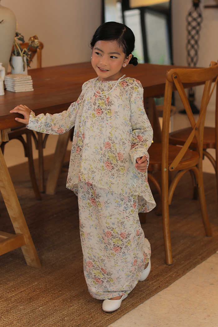 KURUNG EMBRACE KIDS - IVORY IN WHITE